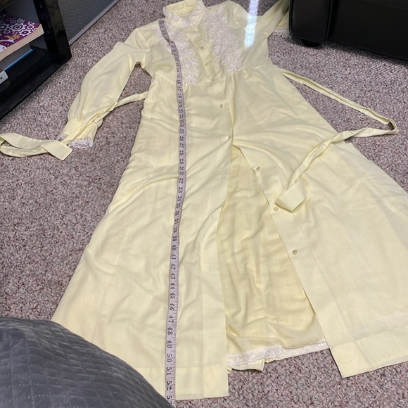 Vintage 50s/60s 2 pc nightgown with matching robe - Picture 7 of 12